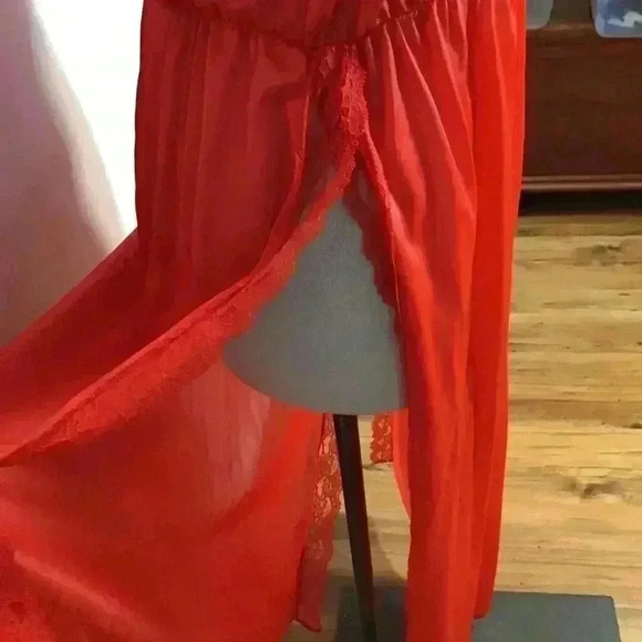 Stunning  Vintage Nightgown - Picture 3 of 7